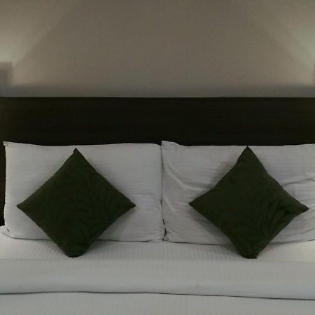 Hide Away Suites โนอิดา ภายนอก รูปภาพ