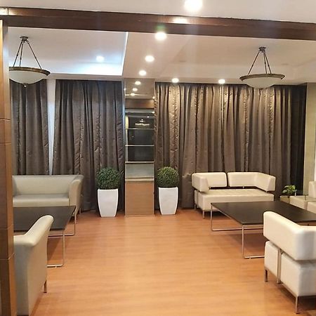Hide Away Suites โนอิดา ภายนอก รูปภาพ