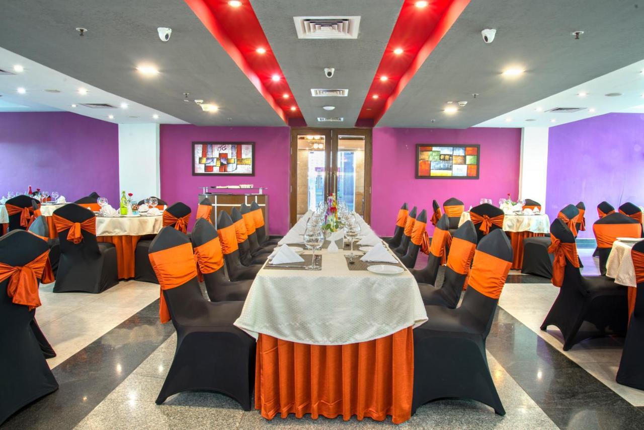 Hide Away Suites โนอิดา ภายนอก รูปภาพ