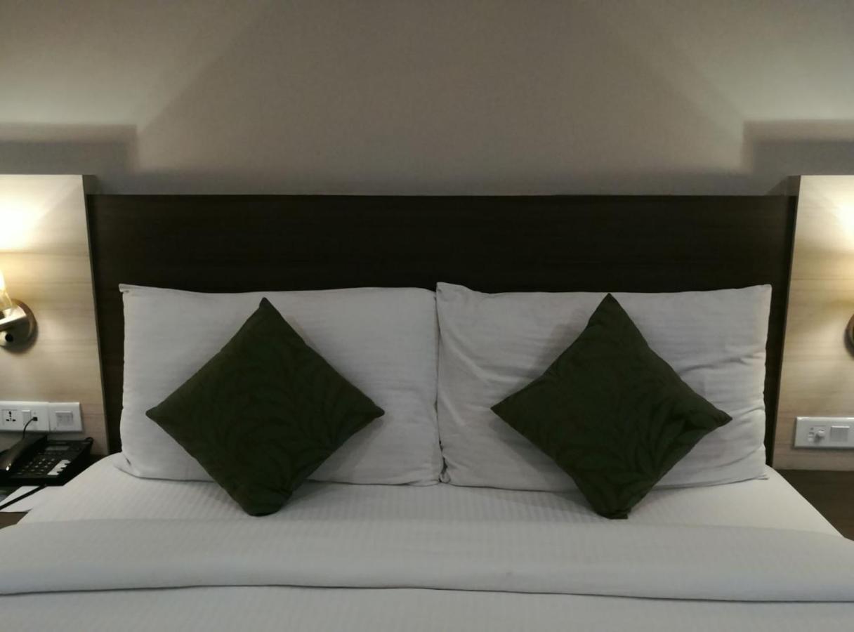 Hide Away Suites โนอิดา ภายนอก รูปภาพ