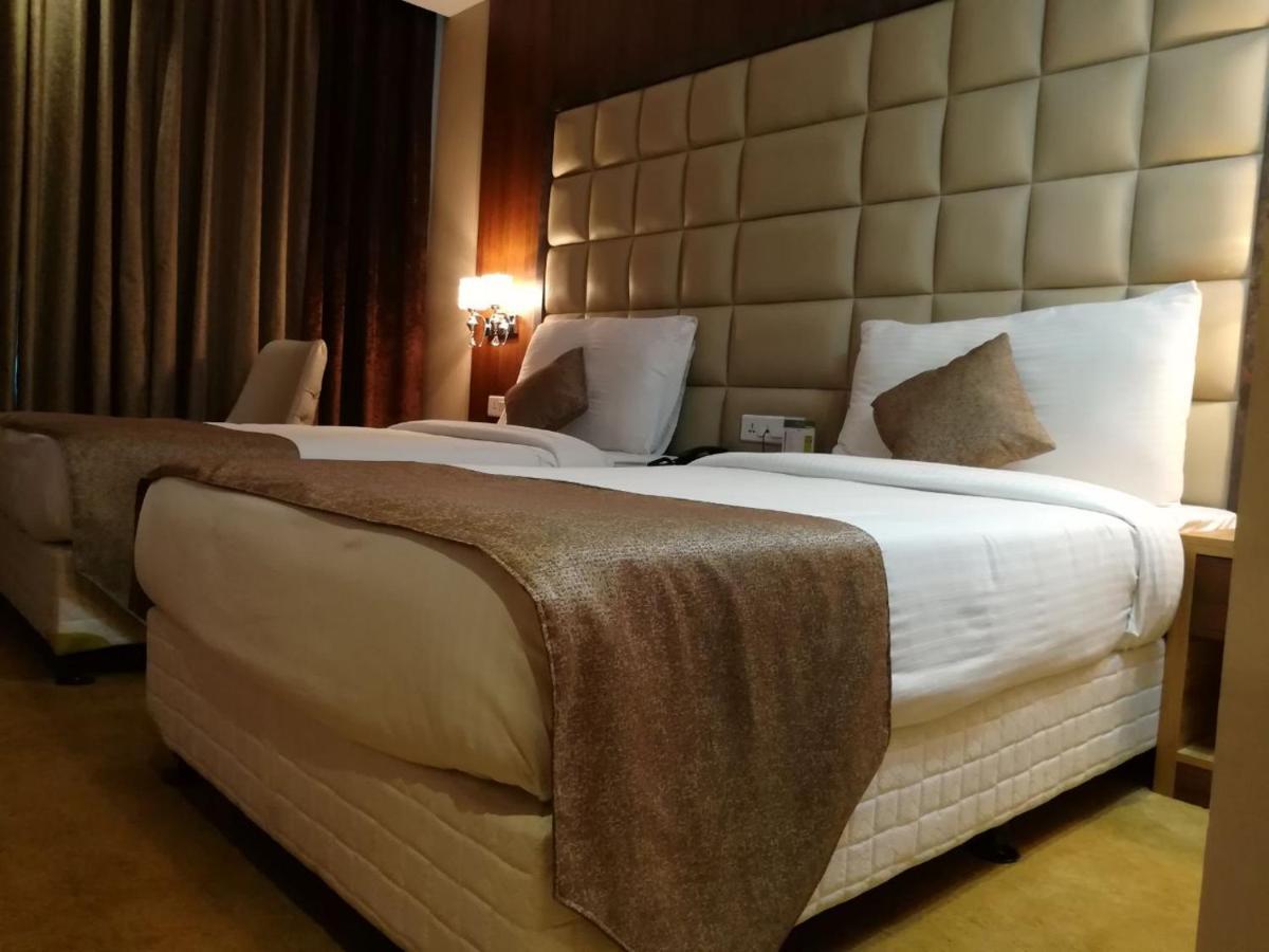 Hide Away Suites โนอิดา ภายนอก รูปภาพ