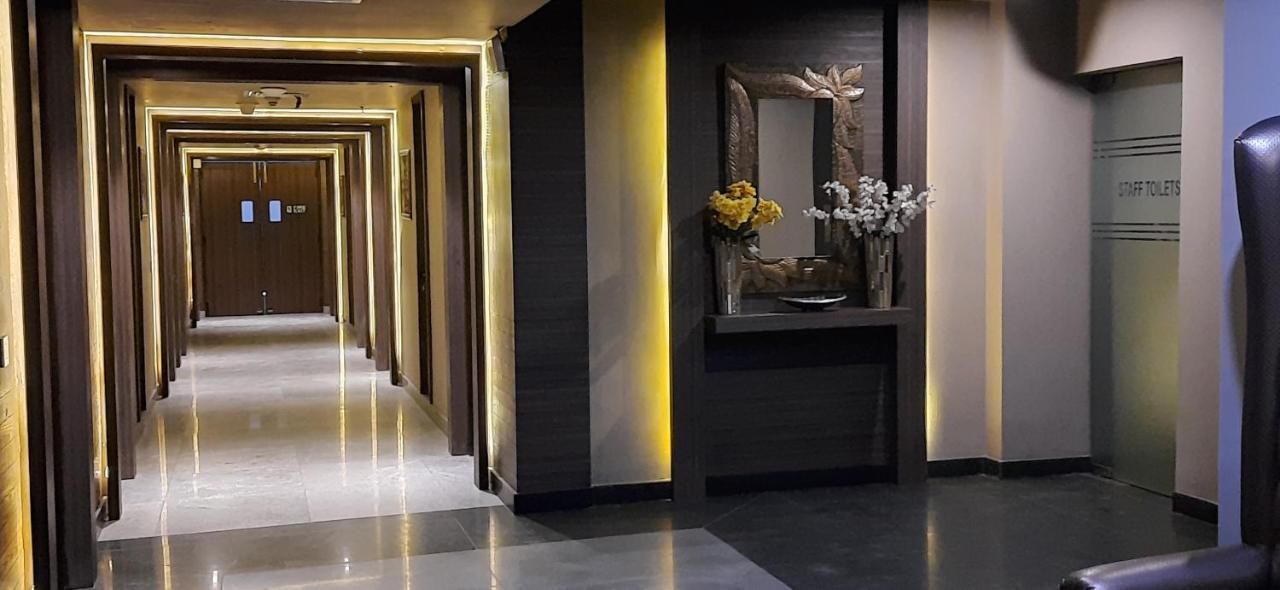 Hide Away Suites โนอิดา ภายนอก รูปภาพ