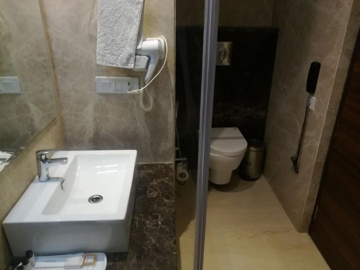 Hide Away Suites โนอิดา ภายนอก รูปภาพ