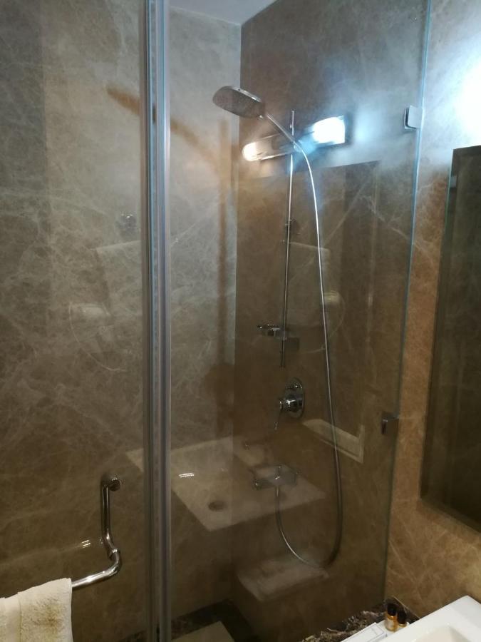 Hide Away Suites โนอิดา ภายนอก รูปภาพ