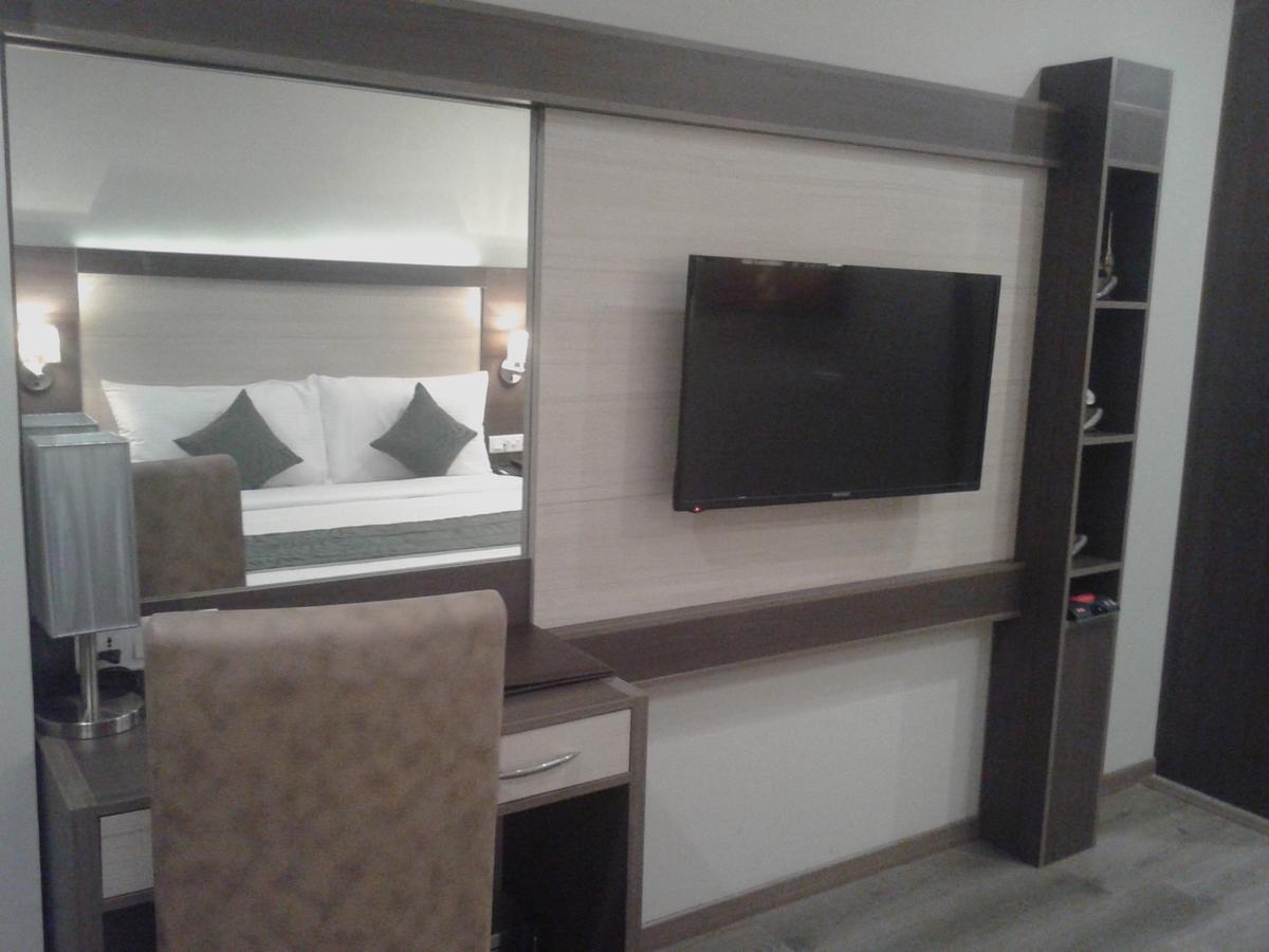 Hide Away Suites โนอิดา ภายนอก รูปภาพ