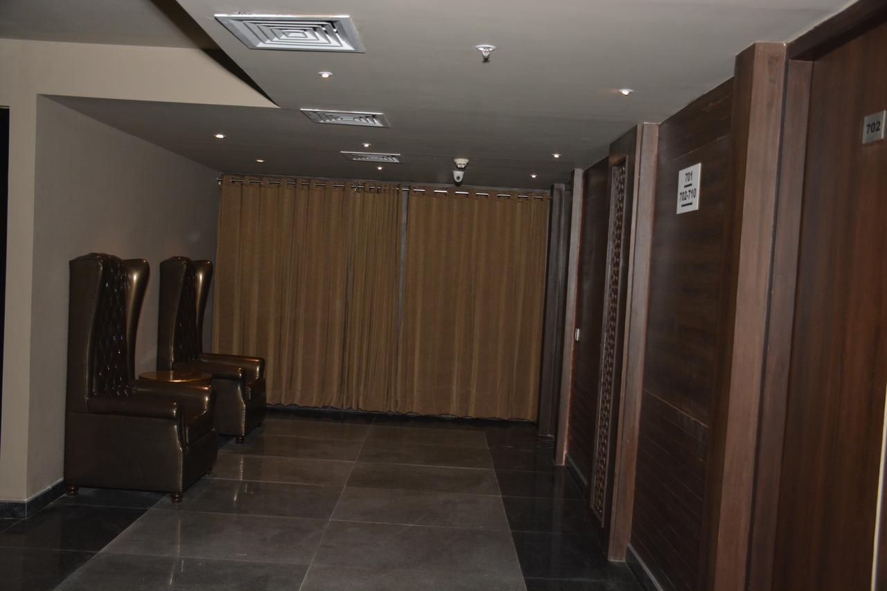 Hide Away Suites โนอิดา ภายนอก รูปภาพ