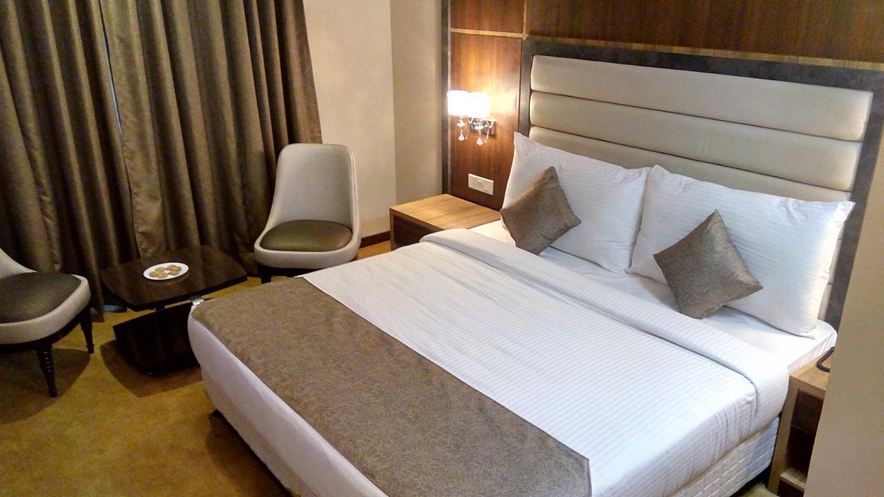 Hide Away Suites โนอิดา ภายนอก รูปภาพ