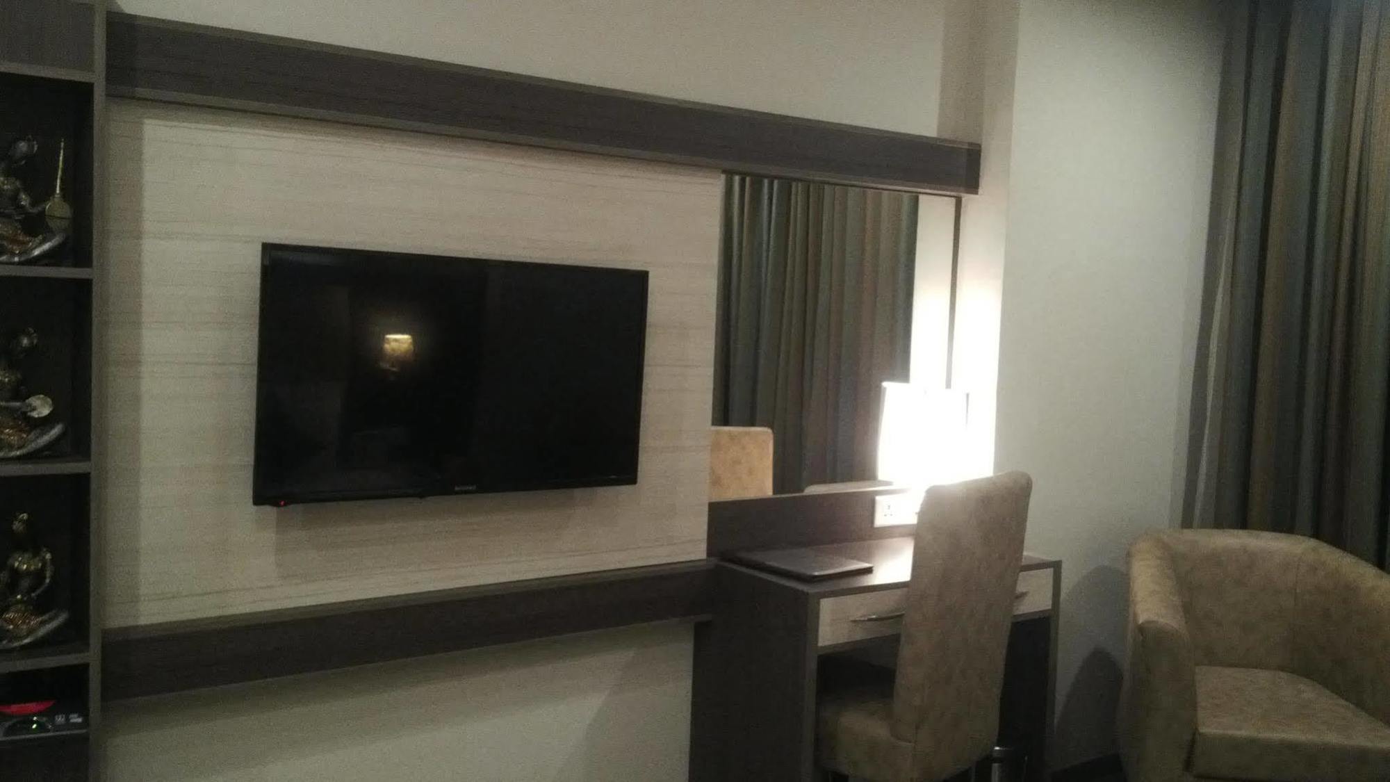 Hide Away Suites โนอิดา ภายนอก รูปภาพ