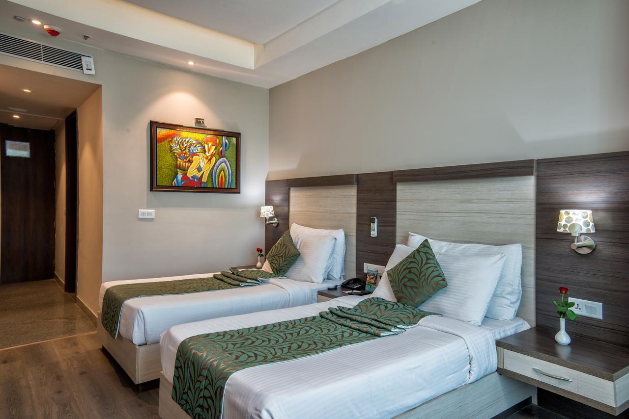 Hide Away Suites โนอิดา ภายนอก รูปภาพ