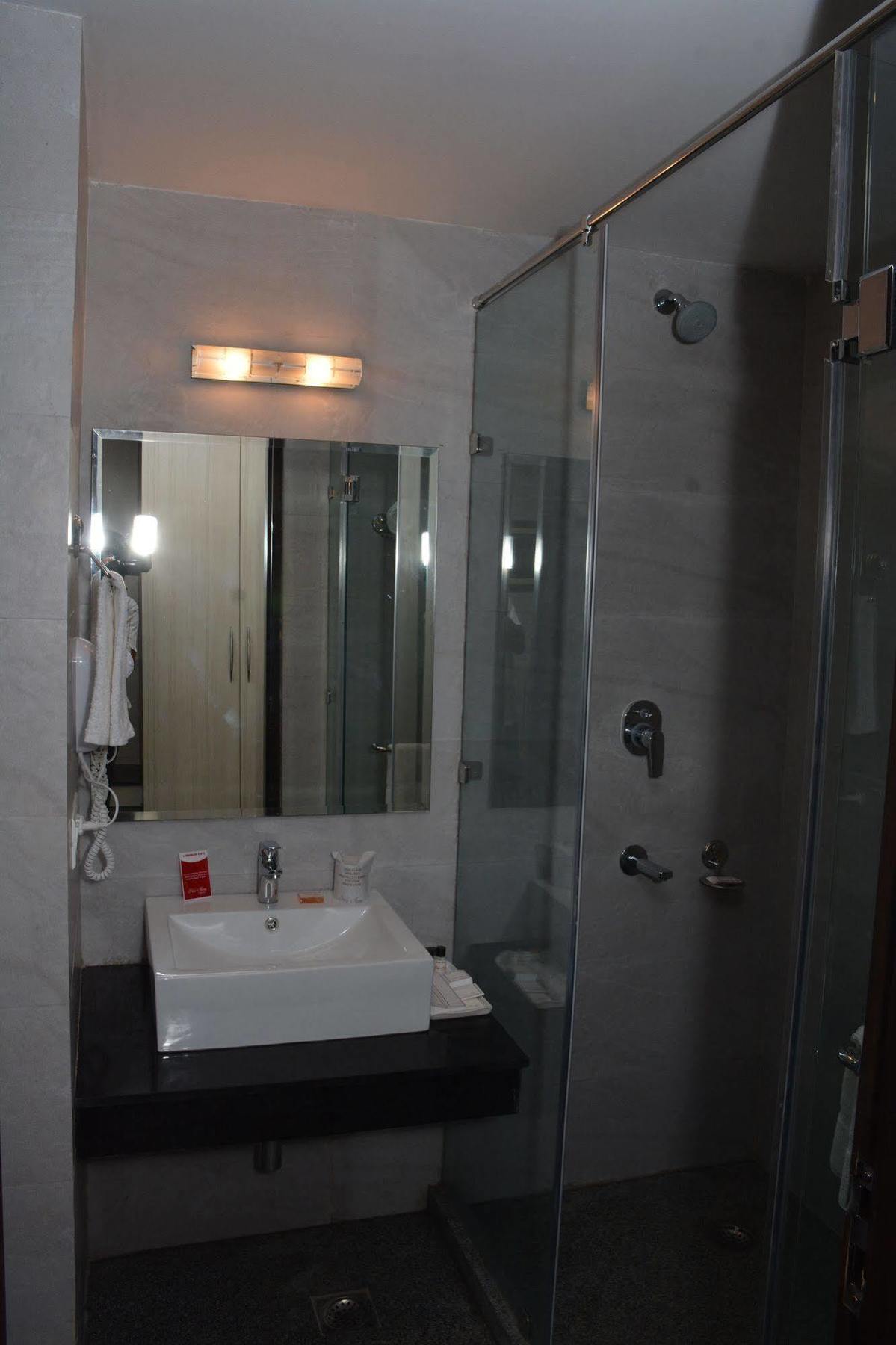 Hide Away Suites โนอิดา ภายนอก รูปภาพ