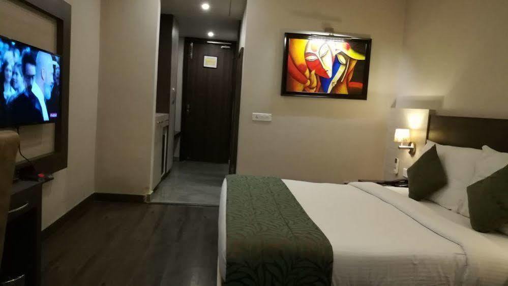 Hide Away Suites โนอิดา ภายนอก รูปภาพ